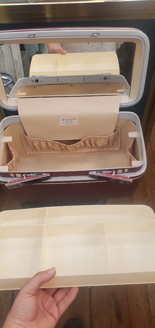 Red Samsonite Cosmetic Train Case
