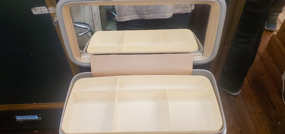 Red Samsonite Cosmetic Train Case