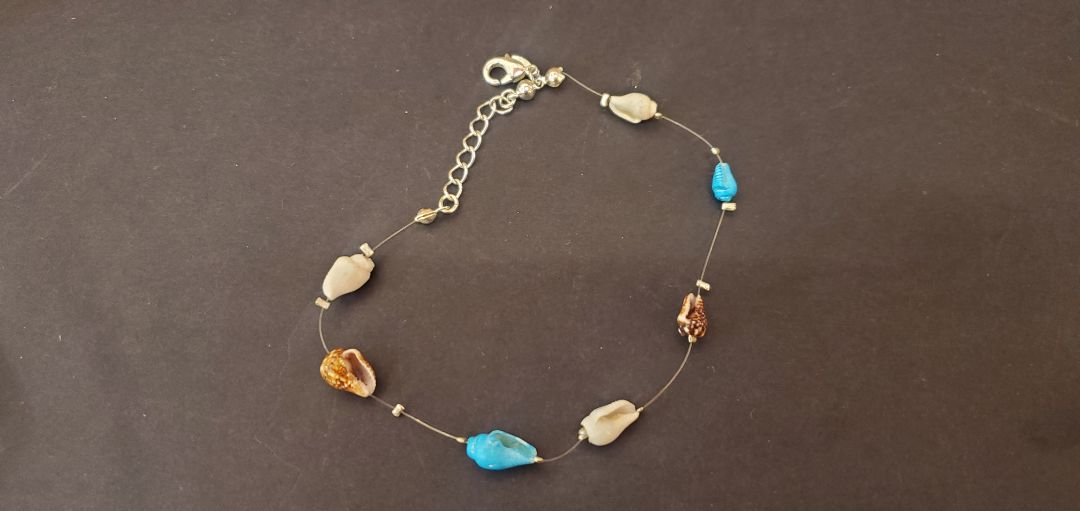 AVON Floating Mini Seashell Bracelet