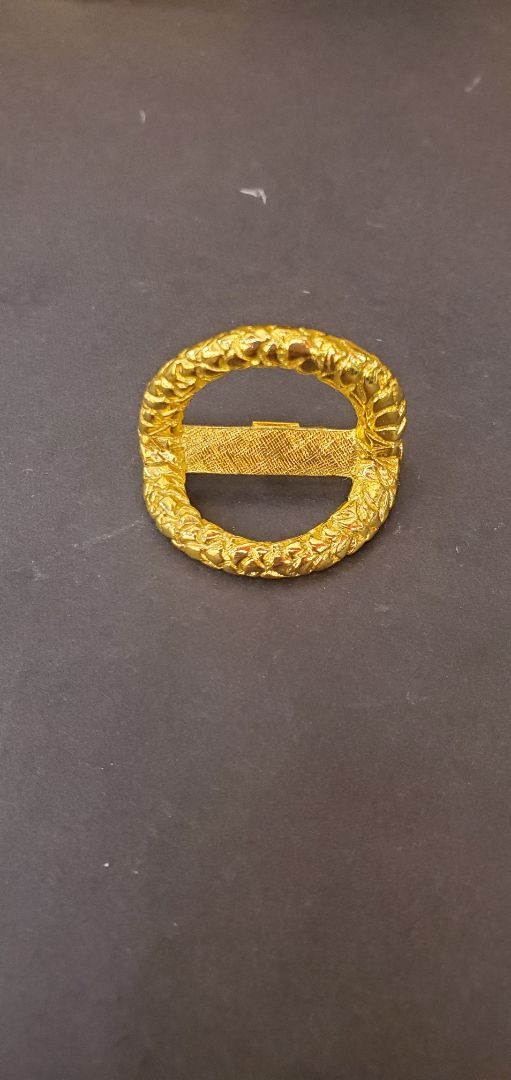Wreath-like Scarf Clip