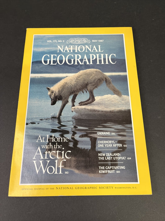 May 1987 National Geographic At Home with the Arctic Wolf 