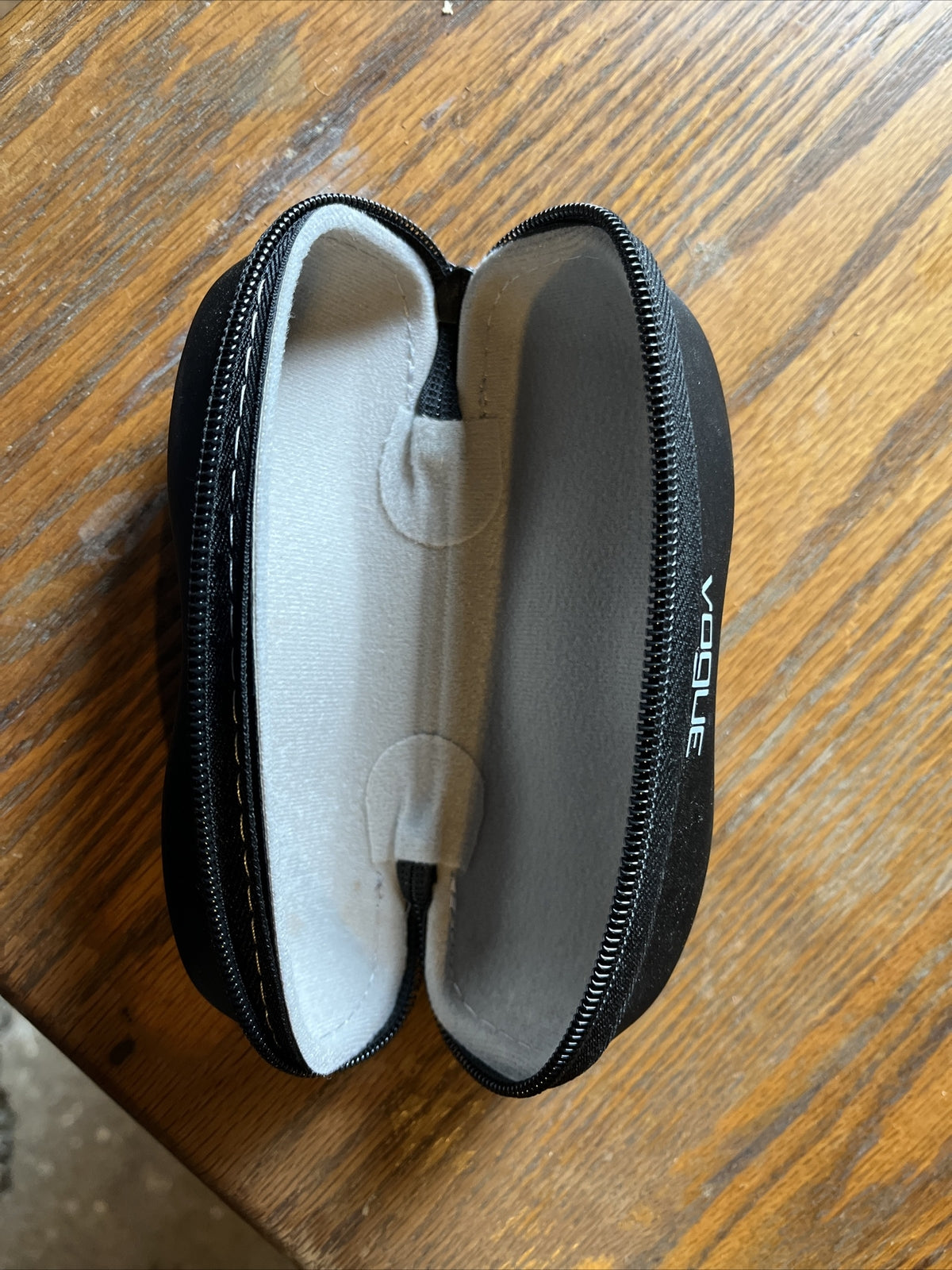 BRAND NEW VOGUE EYEGLASSES SUNGLASSES ZIPPER HARD CASE SEALED CLOTH 