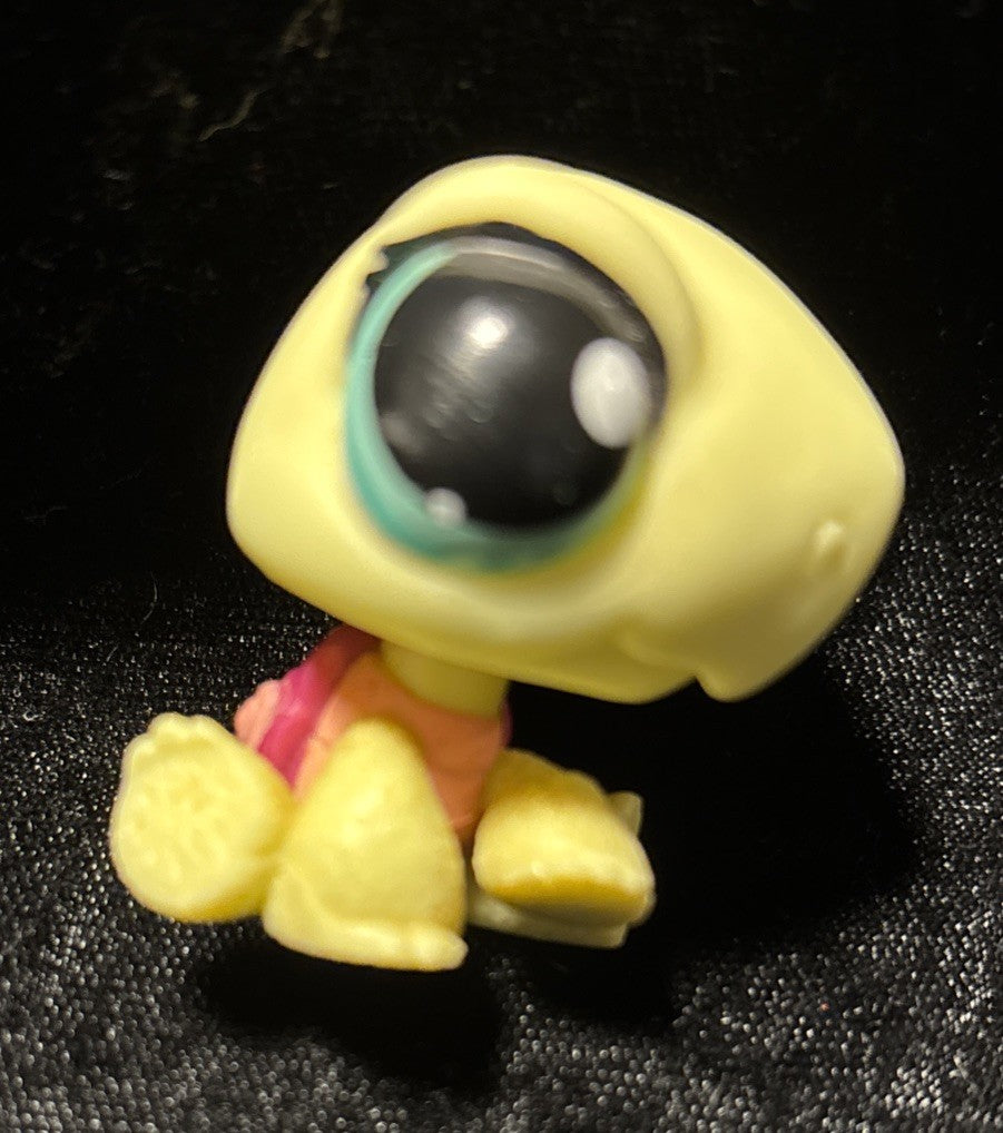 Littlest Pet Shop LPS  Turtle #1597 Pink Shell Blue Green Eyes