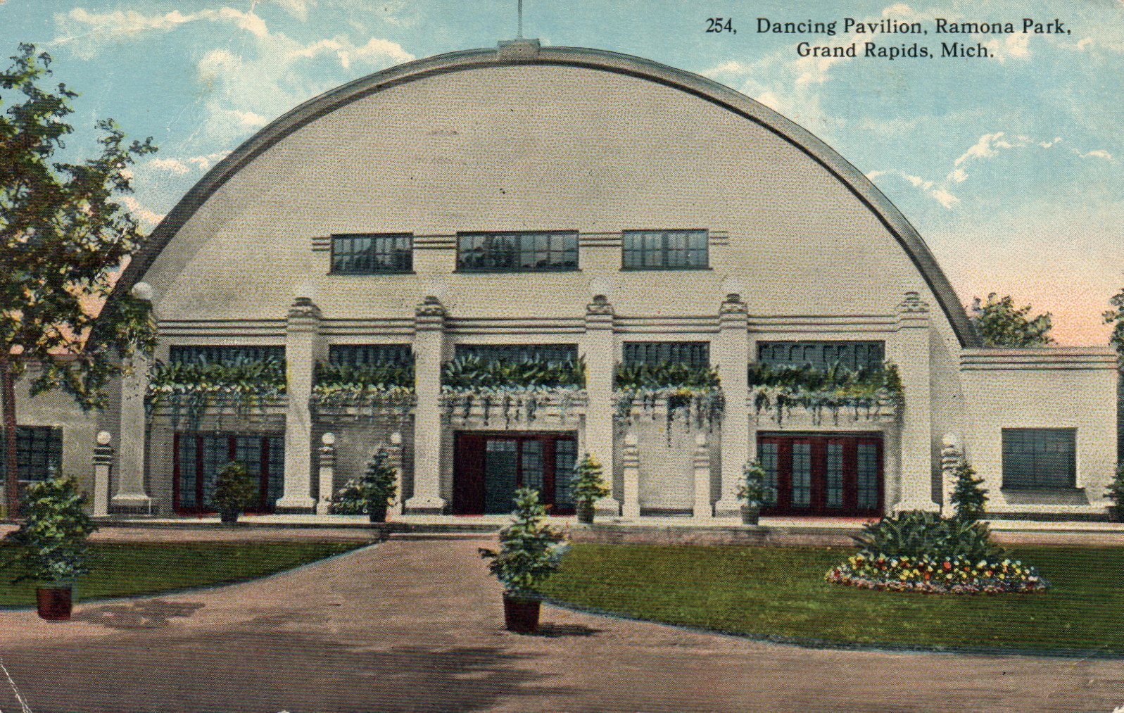 254 Dancing pavilion Ramona Park Grand rapids Michigan MI Postcard