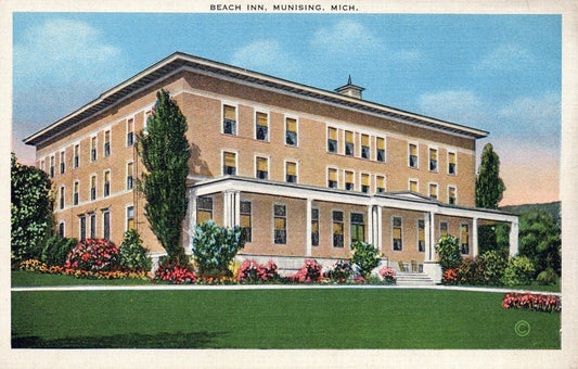 The Beach Inn Munising MI Michigan Mich Postcard