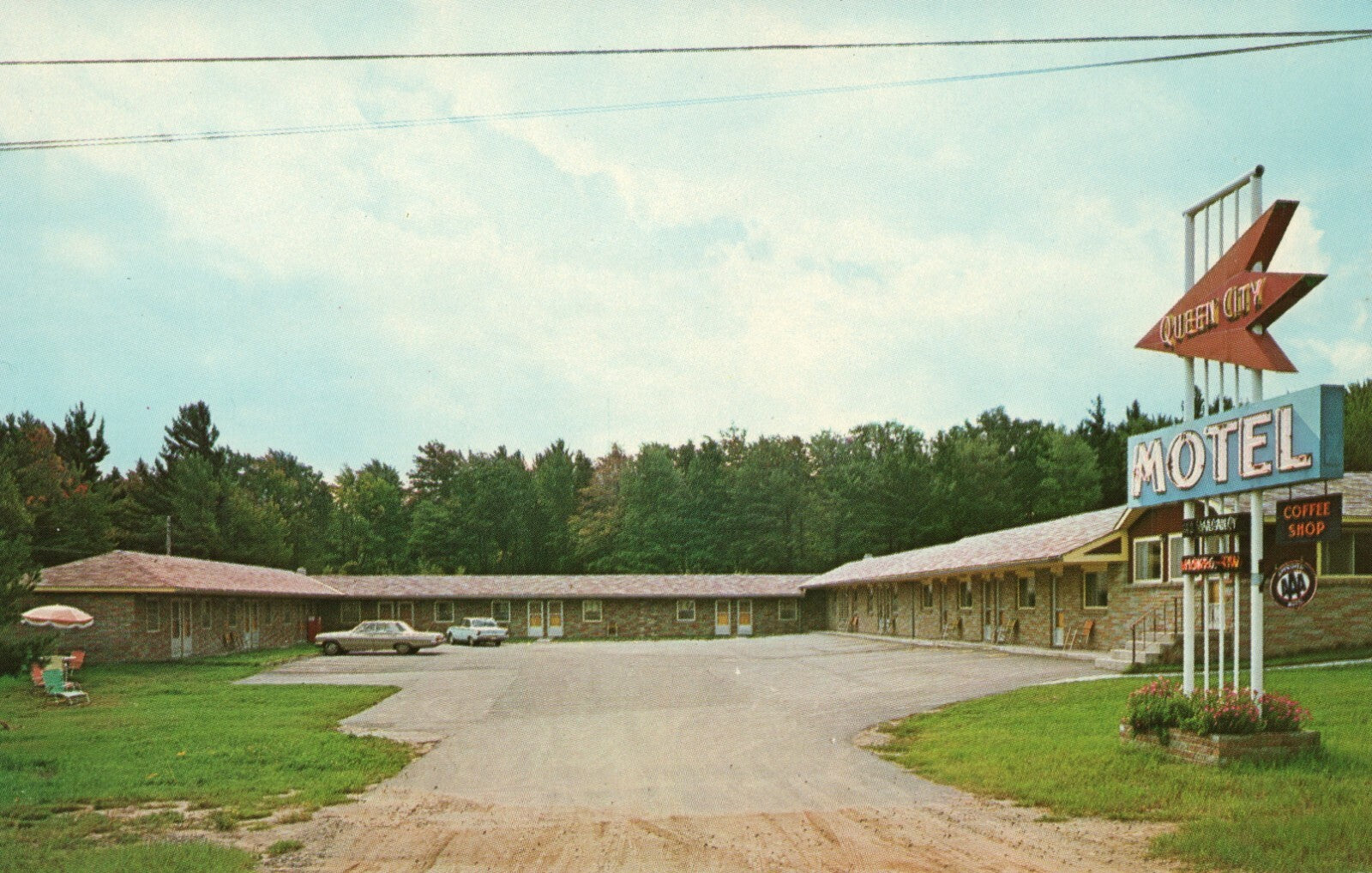 Queen City Motel US 41 Marquette Michigan MI Hotel Motel Postcard