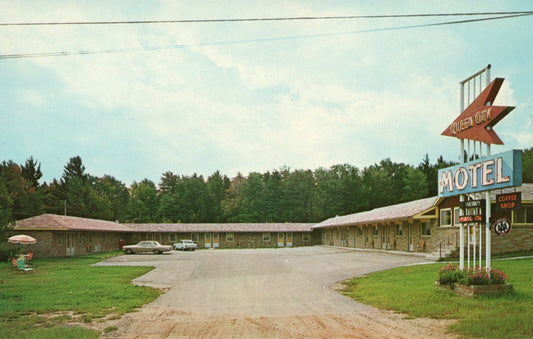 Queen City Motel US 41 Marquette Michigan MI Hotel Motel Postcard