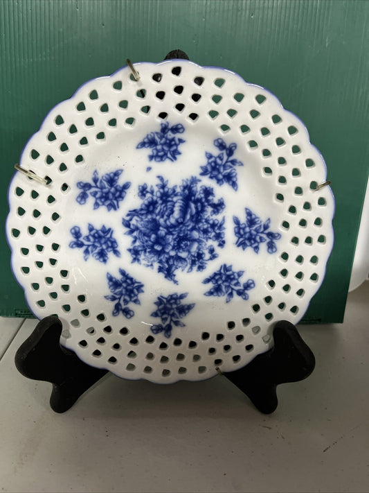 Basic Porcelana Decorative Plate Home White & Blue Floral Pattern Scalloped Edge