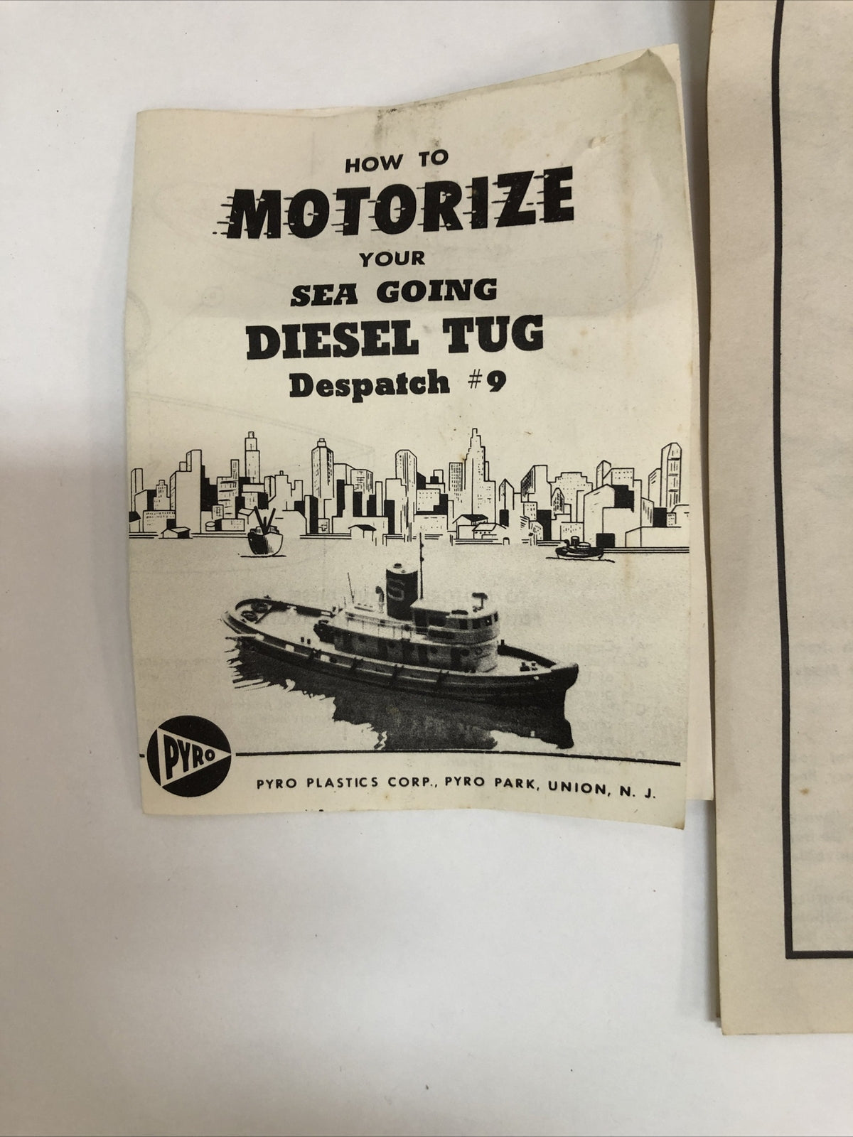 Vintage Pyro Sea-Going Diesel Tug "Despatch No. 9" Plastic Model Kit #207 