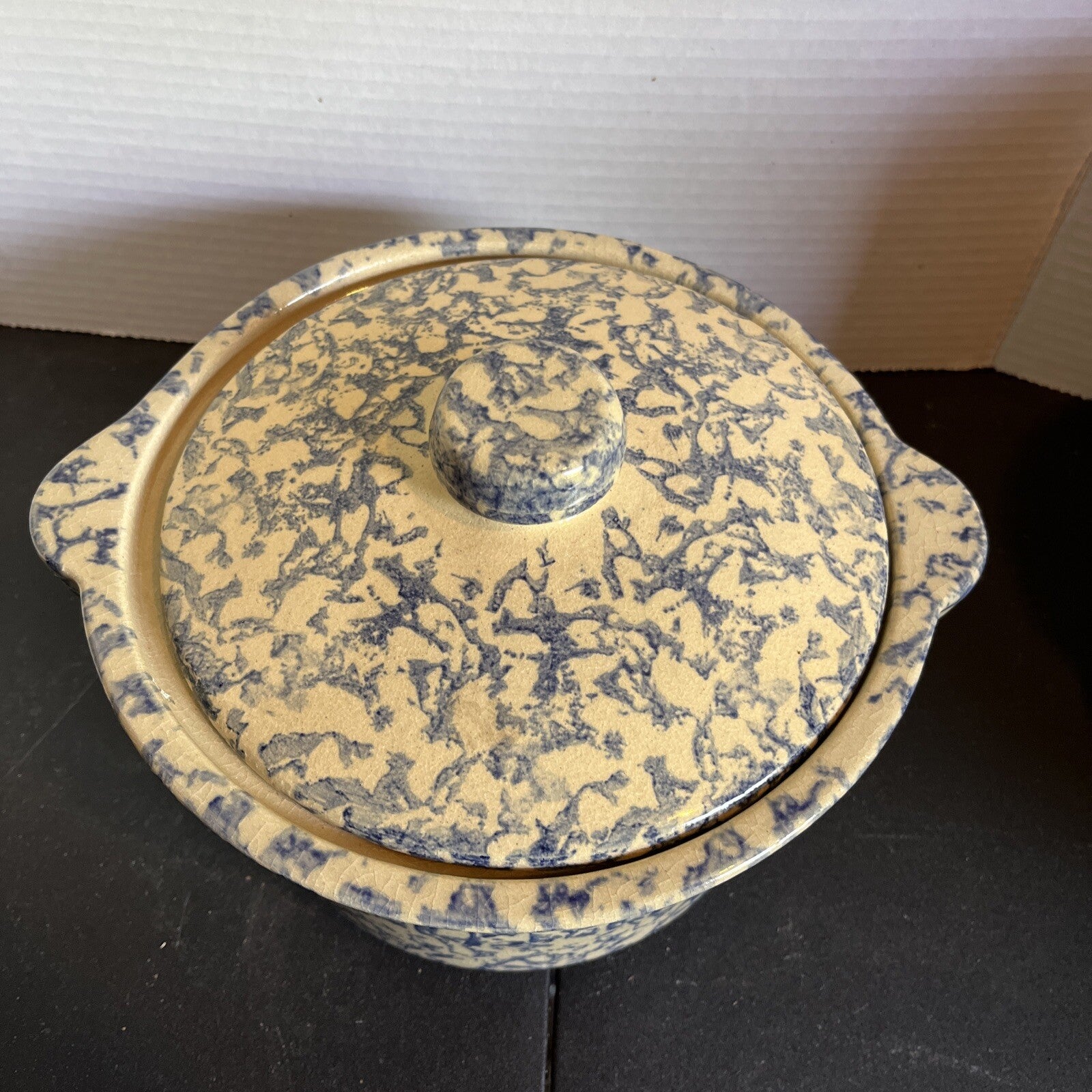Vintage Spongeware Roseville Ohio Dutch Oven w/lid