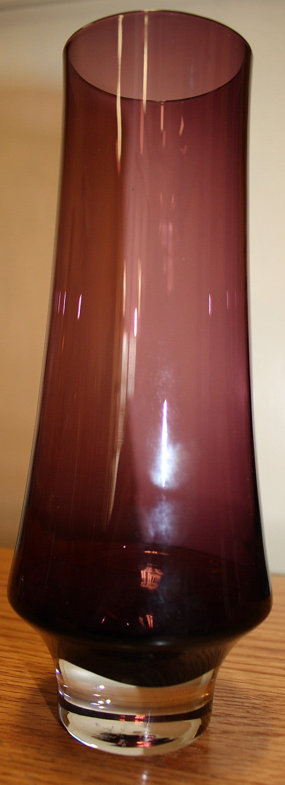 Elegant 10" Amethyst Vase Riihimaen Lasi Tamara Aladin #1374