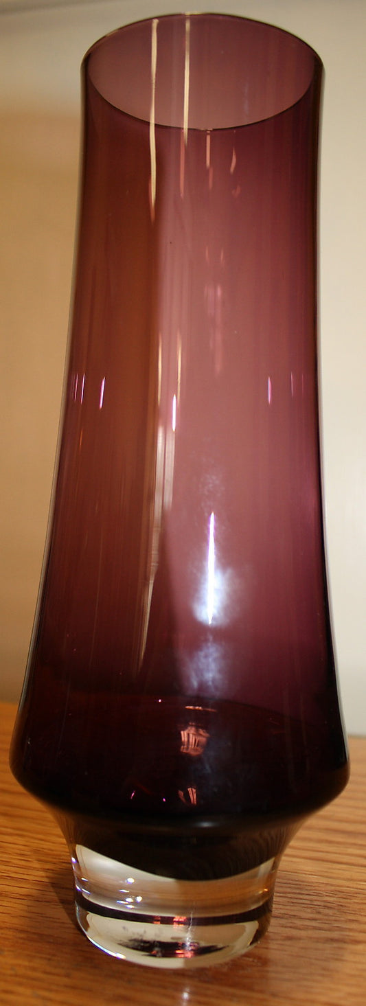 Elegant 10" Amethyst Vase Riihimaen Lasi Tamara Aladin #1374