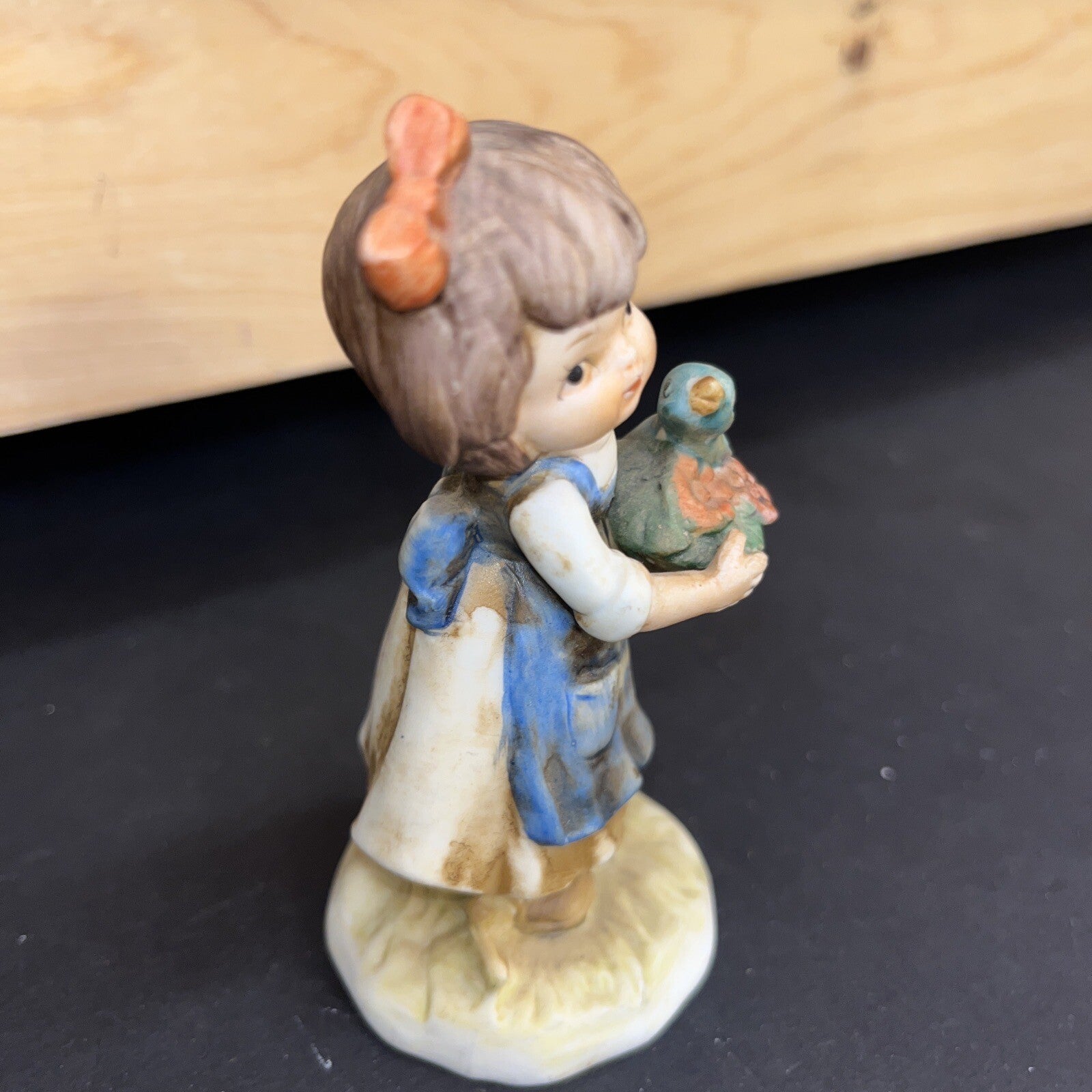 LEFTON CHINA FIGURINE - GIRL w/BIRD NEST FLOWERS - 02732 (CI1F)
