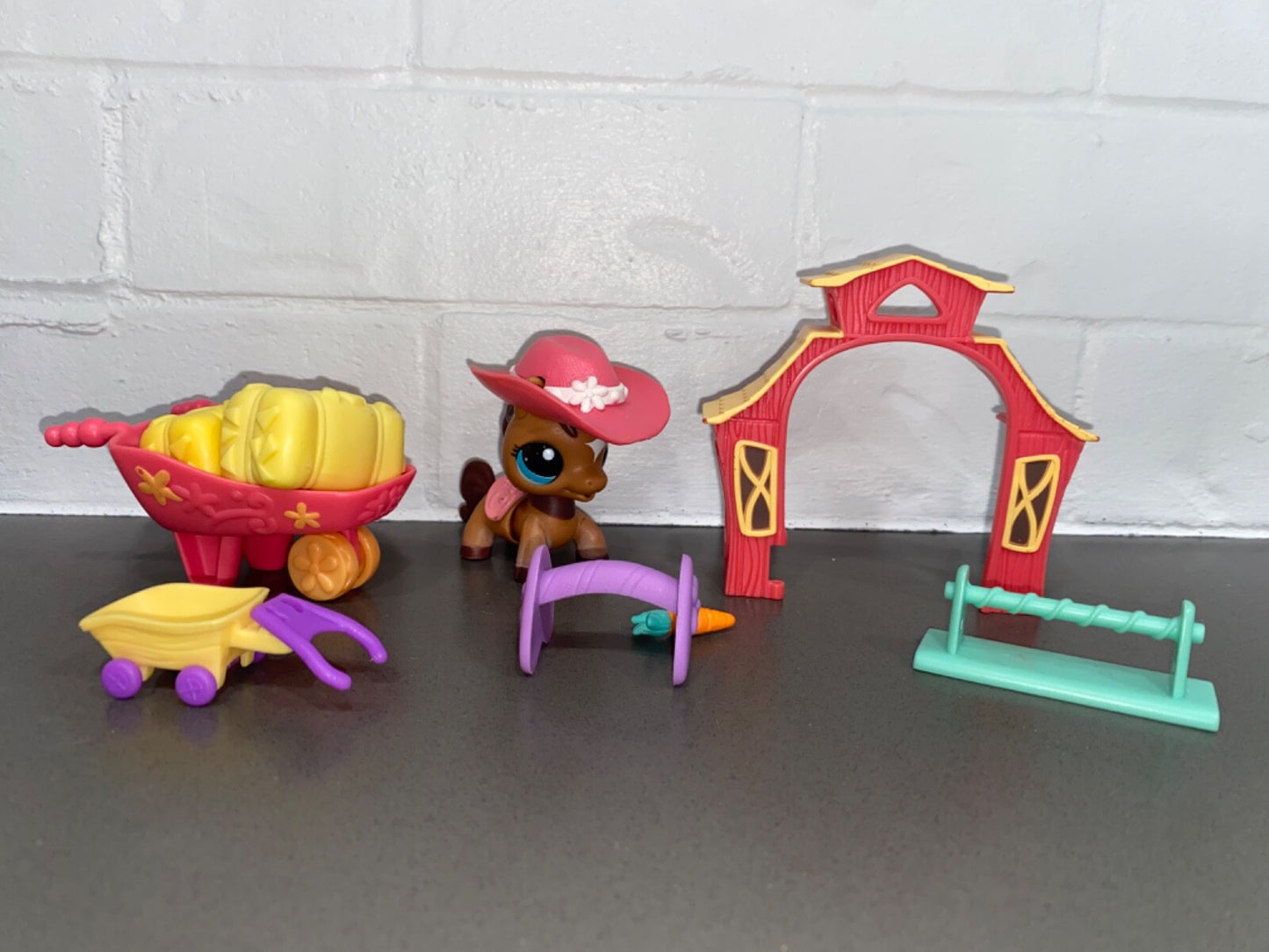 Littlest Pet Shop LPS Walkable Brown Horse With Farm Accessories WORKS!