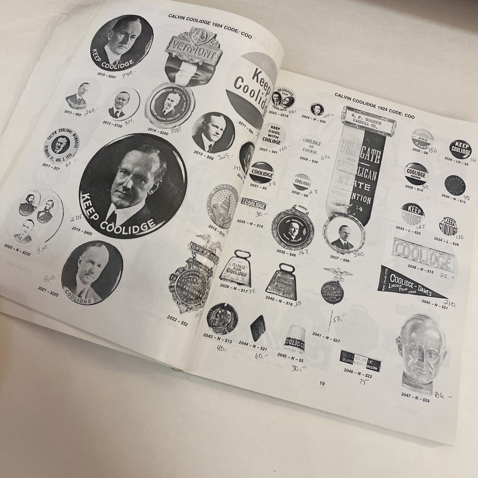 1985 Book 2 Political buttons Book 1920-1976 / Price Guide Theodore Hake