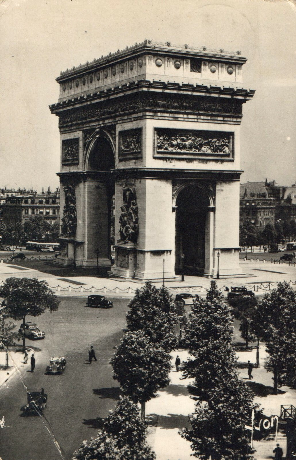 B 100 Paris En Flanant Ada Michigan MI  Postcard