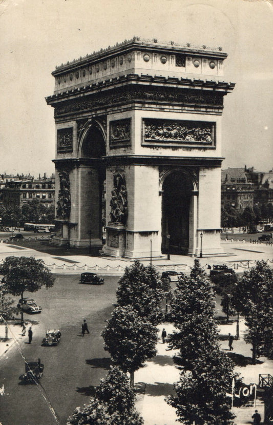 B 100 Paris En Flanant Ada Michigan MI  Postcard