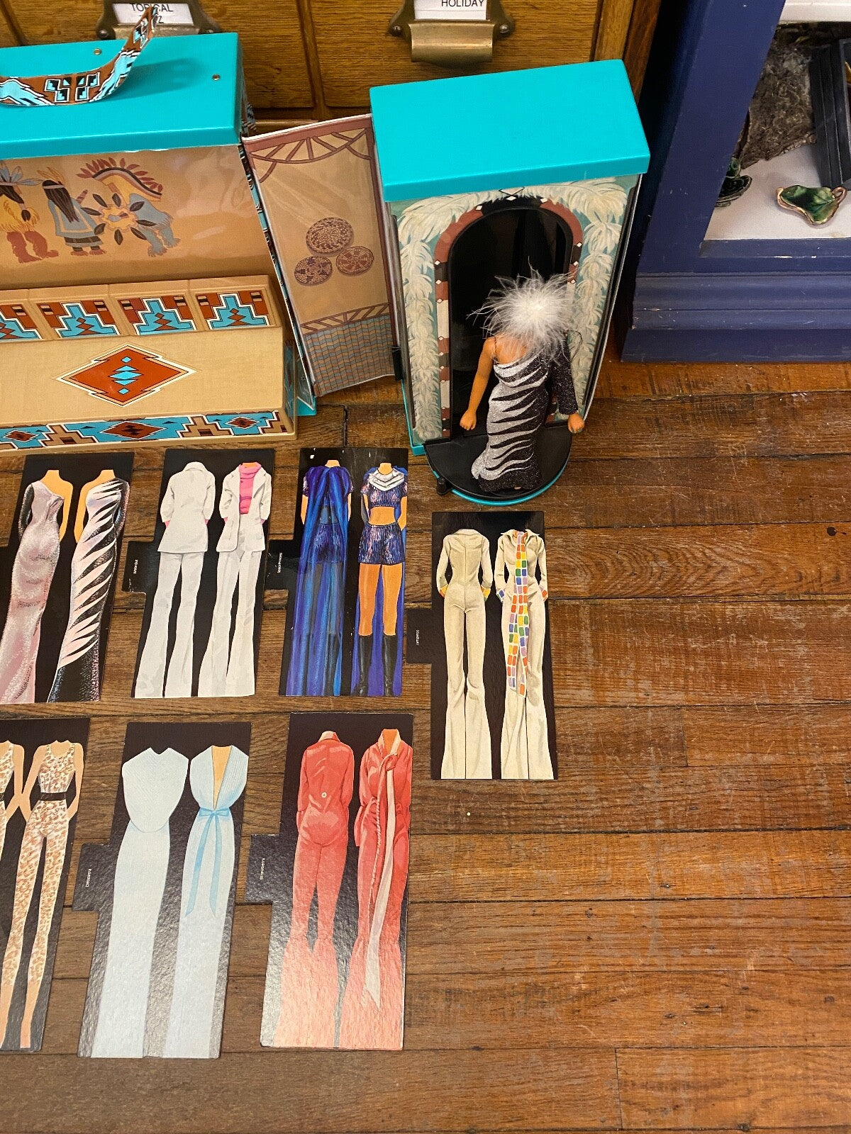 VTG 1976 Chers Dressing Room Dream House W/ Wardrobe Cher Doll Furniture 7 Cards