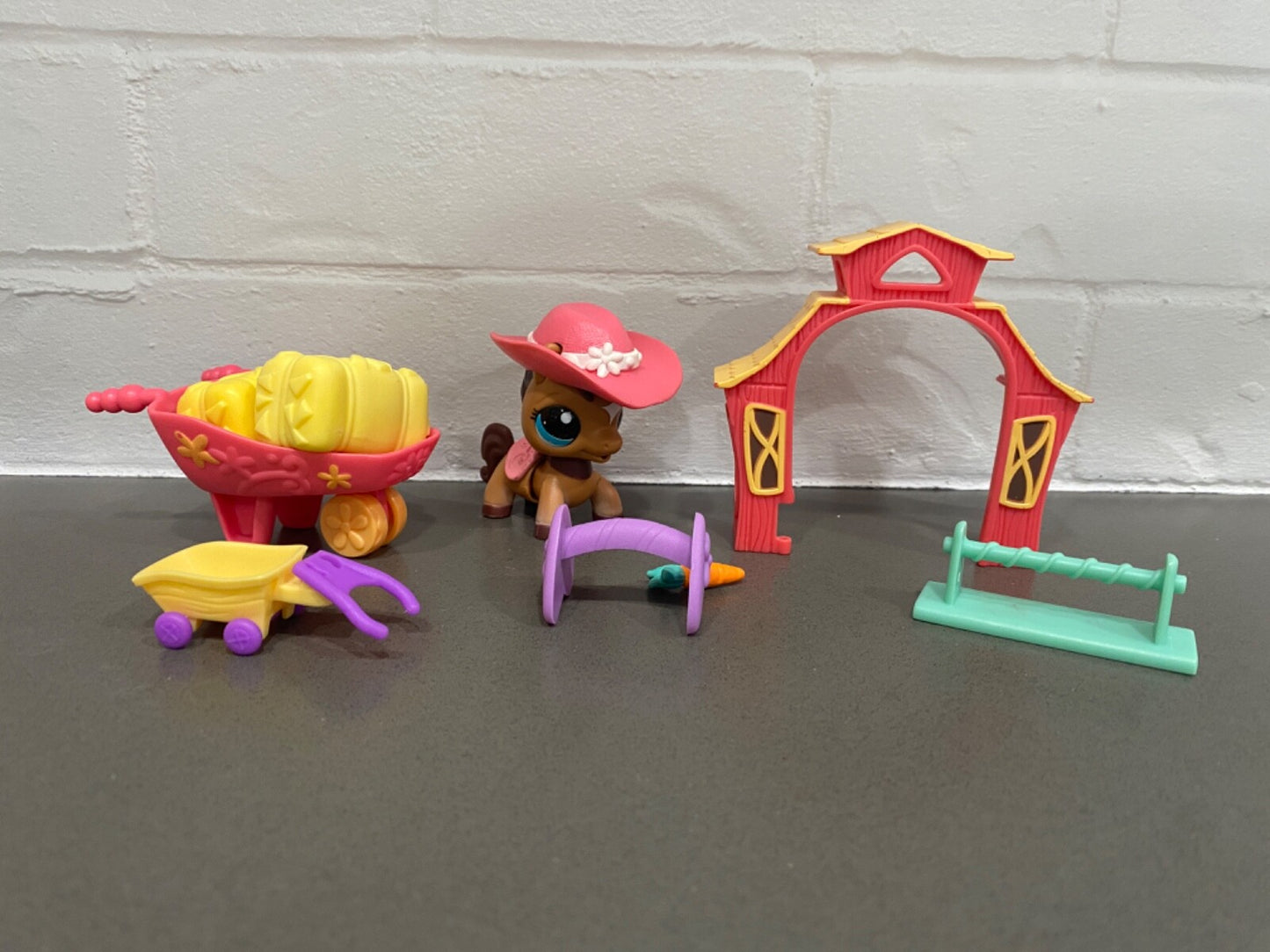 Littlest Pet Shop LPS Walkable Brown Horse With Farm Accessories WORKS!