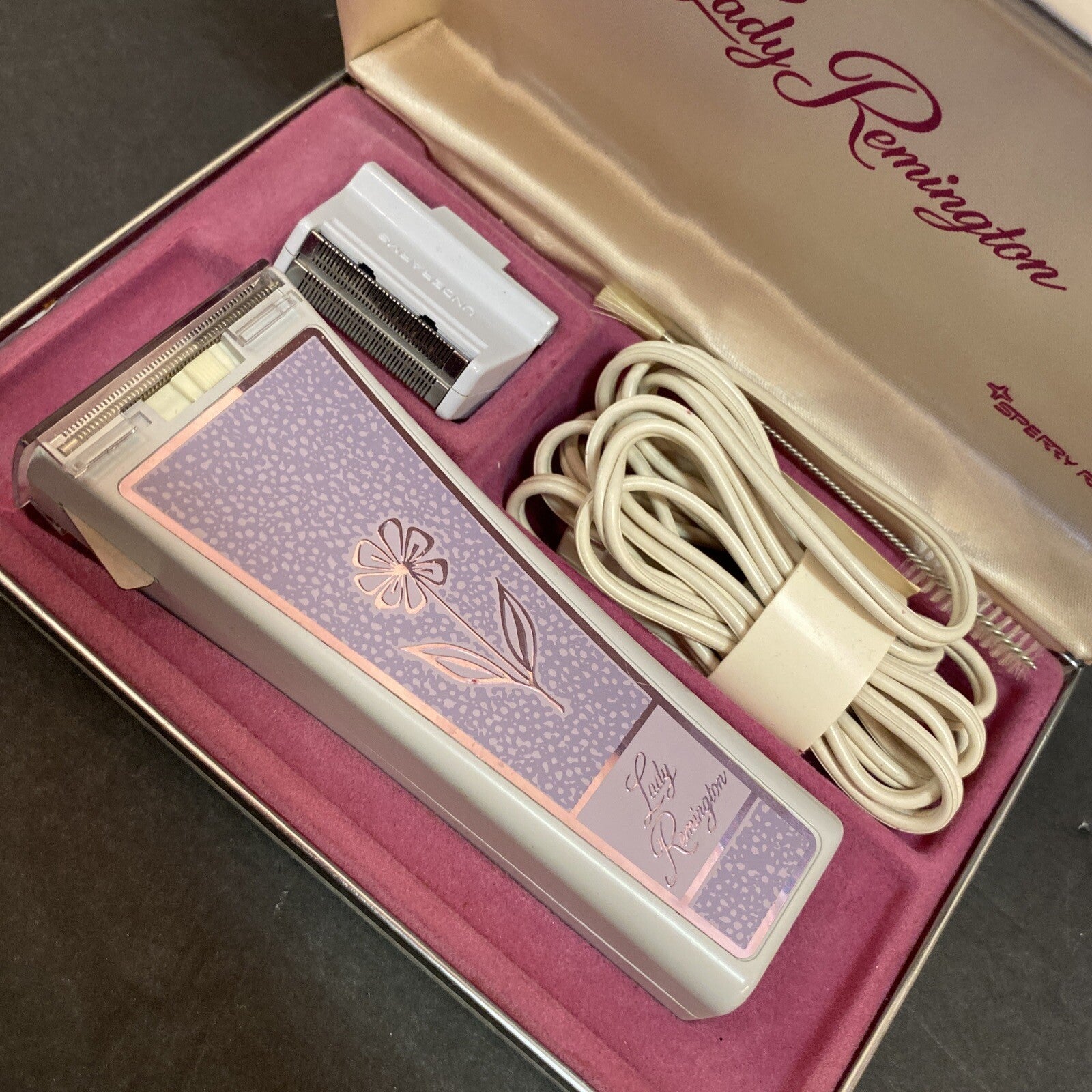 Lady Remington Electric Shaver Sperry Rand  With Underarm Blade & Case WORKS!