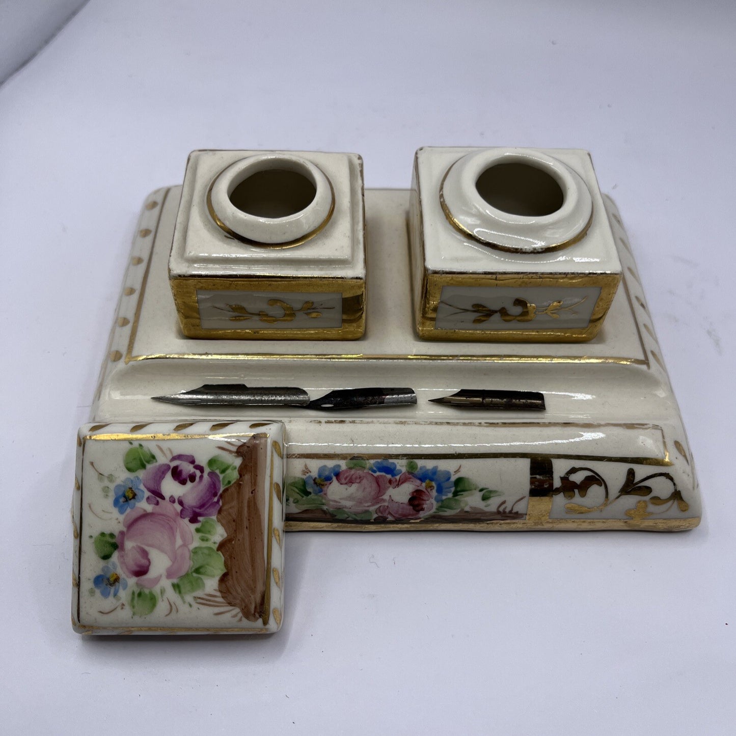 Lovely Victorian Antique Porcelain Floral Inkwell & Fountain Pen Gold Paint