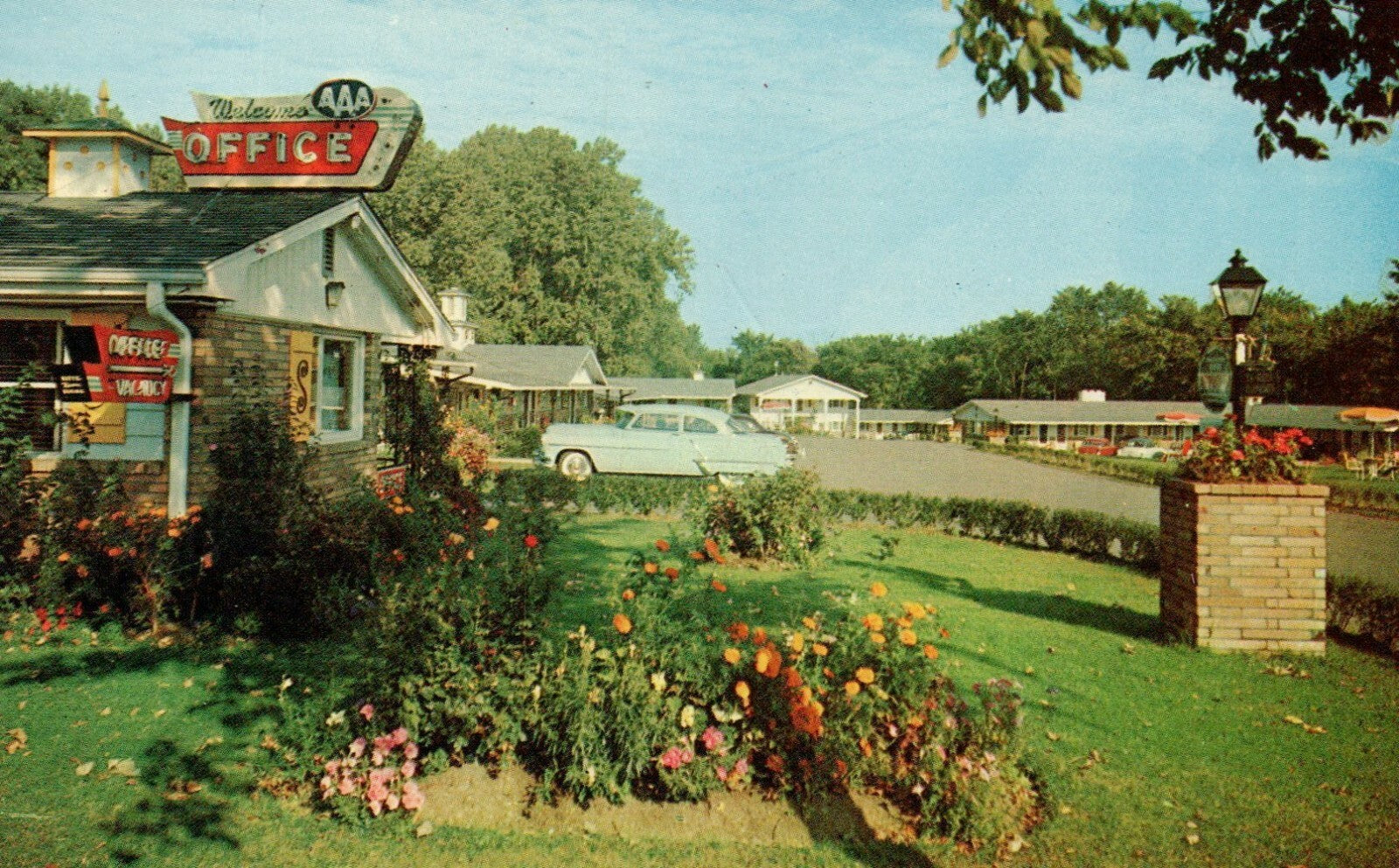 Scotts Motel Erie Pennsylvania PA Earies Finest Hotel Motel Postcard