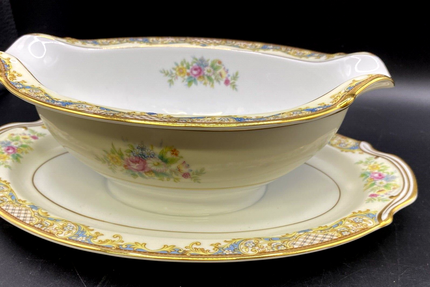 Noritake Porcelain China 4732 Carmela With Gold Gravy Boat