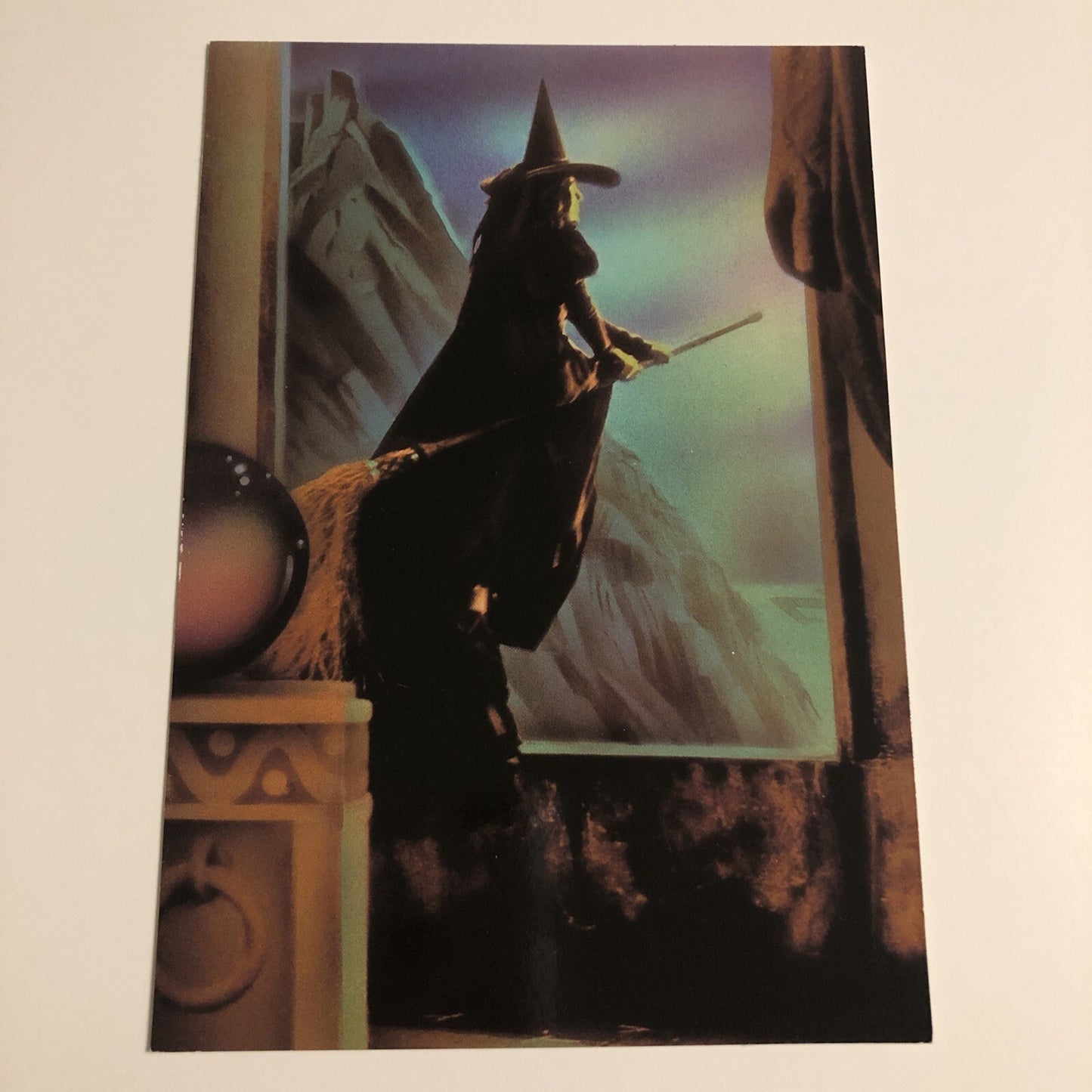 New Wizard of Oz Wicked Witch Flying on Broom Greeting Card Hallmark 1987