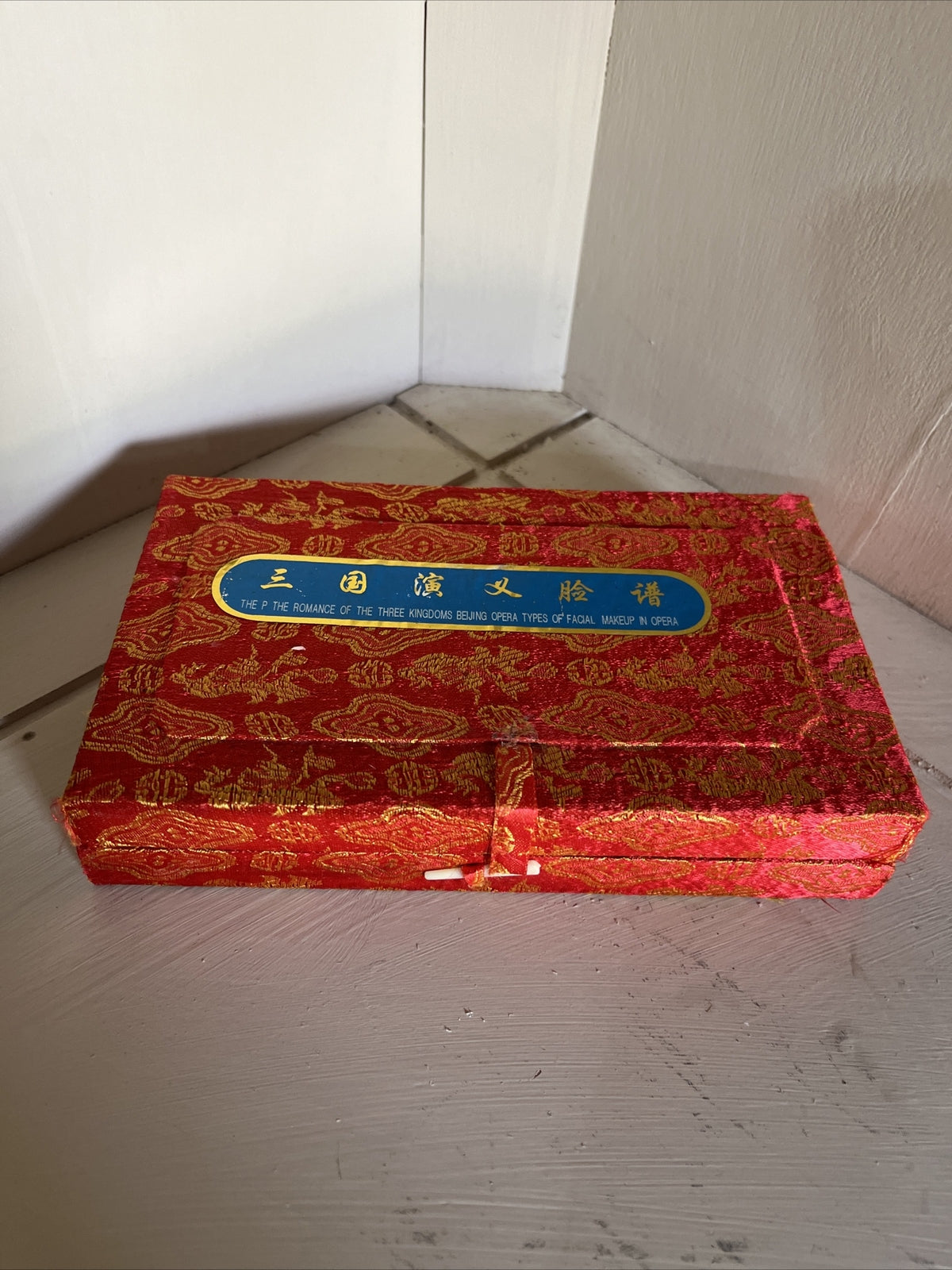 VINTAGE 20-PIECE SET MINIATURE CHINESE BEJING OPERA FACE MASKS HAND-PAINTED CLAY