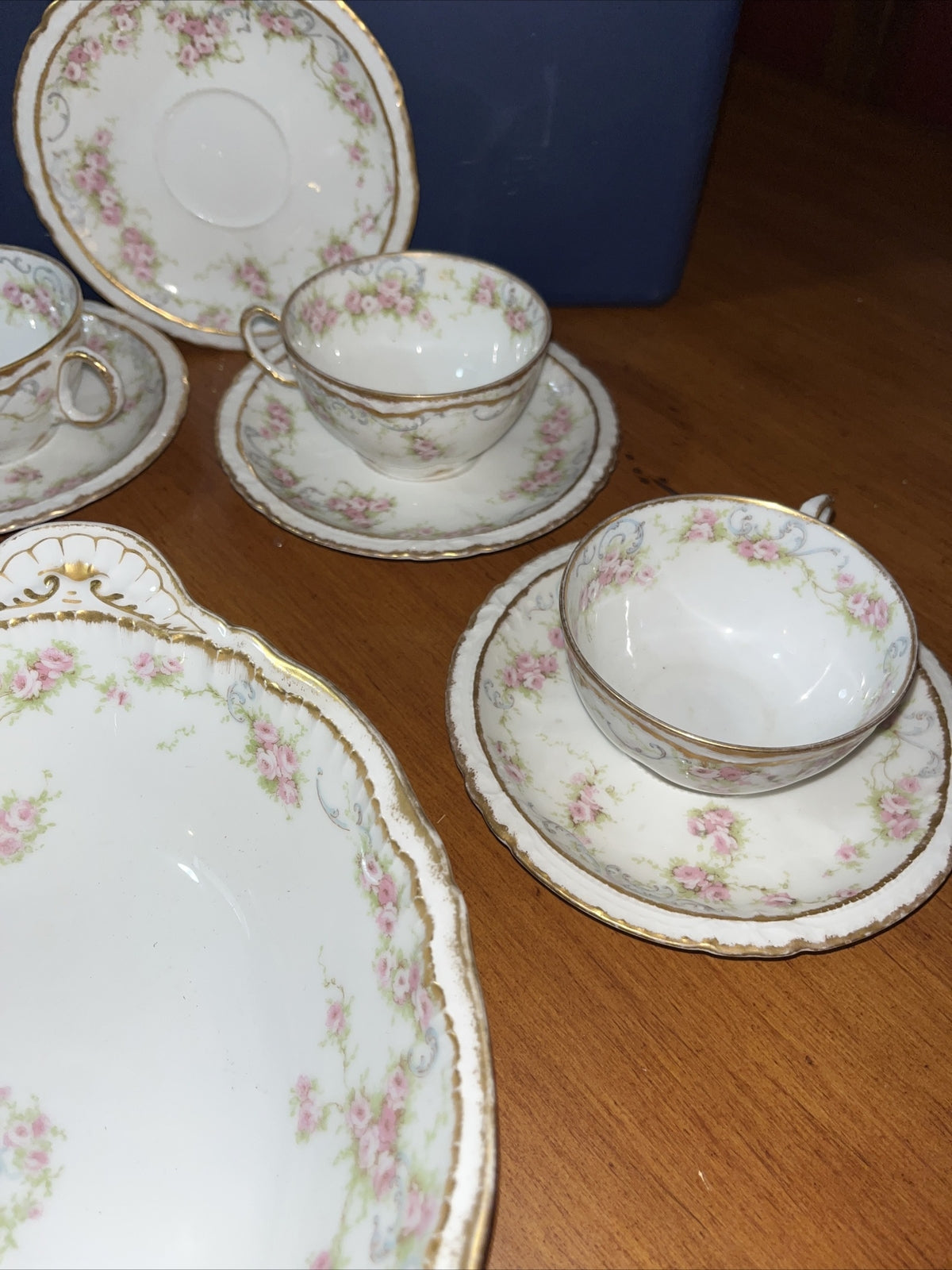 Haviland Limoges 4Tea Cup / Saucer & Serving Bowl- Double Gold Ribbon Flowers