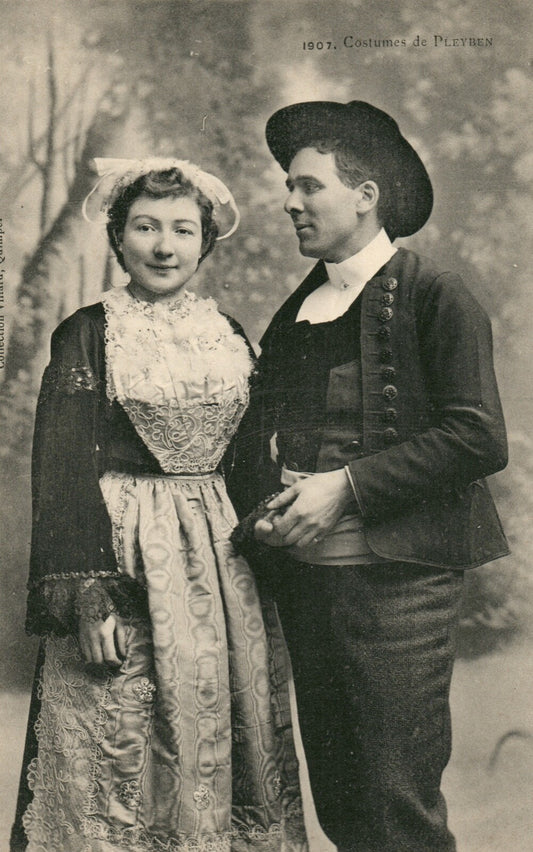 1907 Costumes de Pleyben  French France Postcard