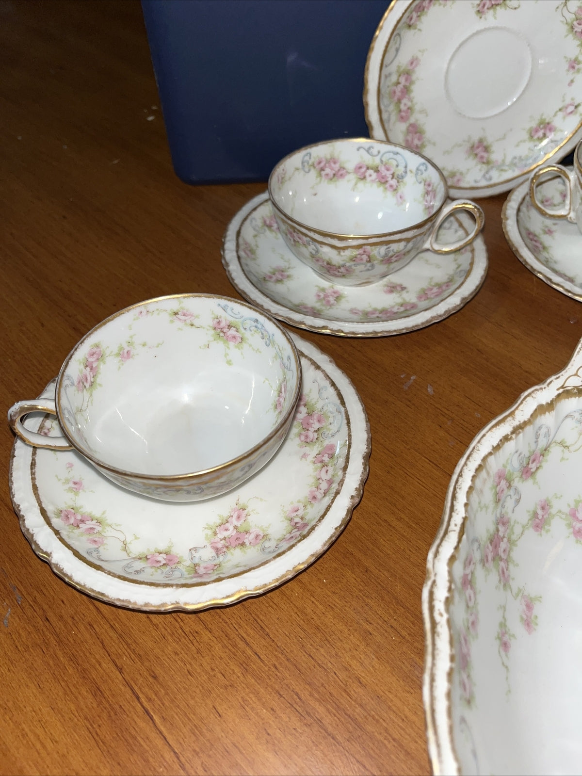 Haviland Limoges 4Tea Cup / Saucer & Serving Bowl- Double Gold Ribbon Flowers