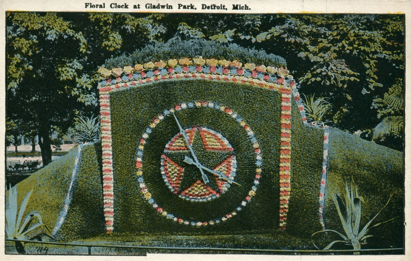 Floral Clock Gladwin Park Detroit Mich MI Michigan Postcard