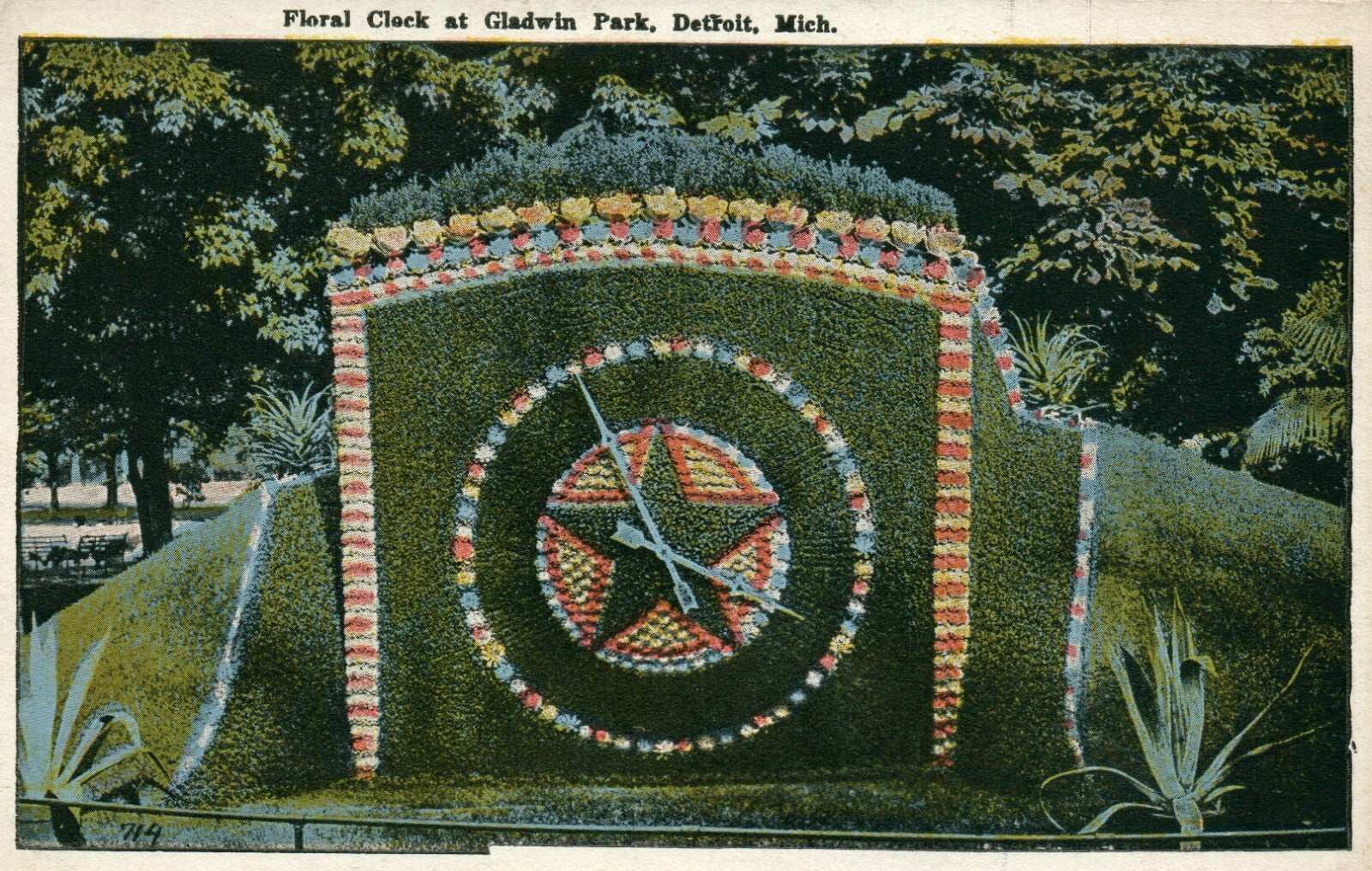 Floral Clock Gladwin Park Detroit Mich MI Michigan Postcard