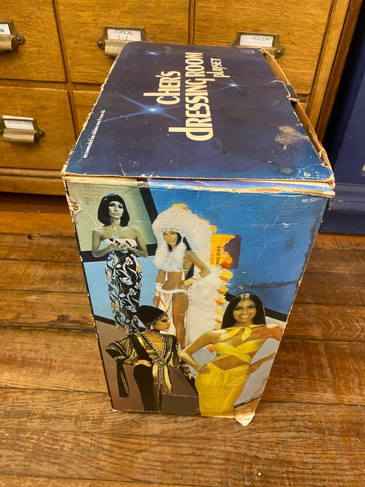 VTG 1976 Chers Dressing Room Dream House W/ Wardrobe Cher Doll Furniture 7 Cards