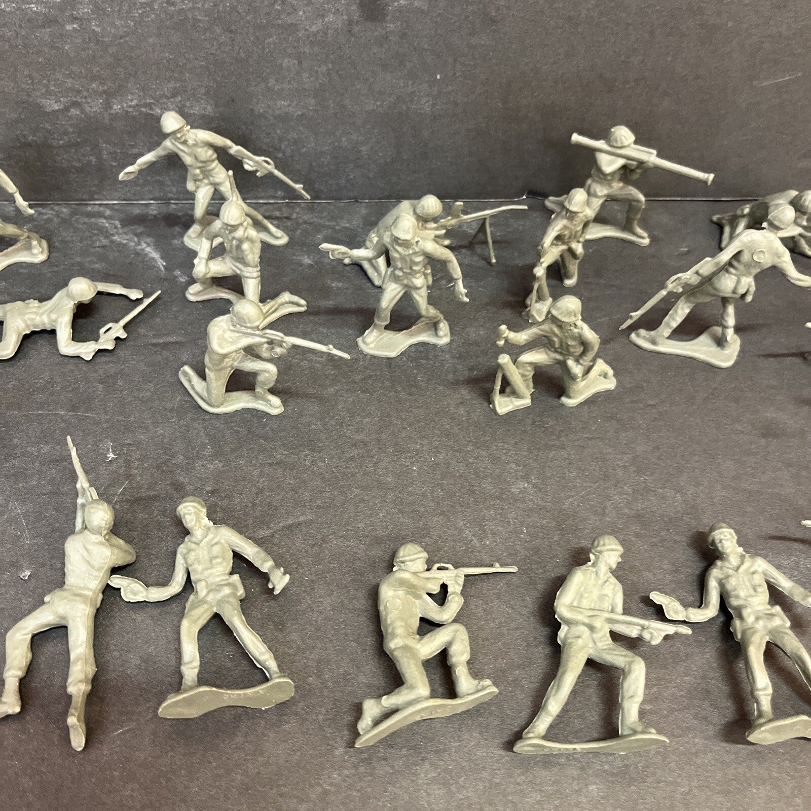 Lot of 30 Vintage 2" Green Plastic Toy Soldiers Army Men