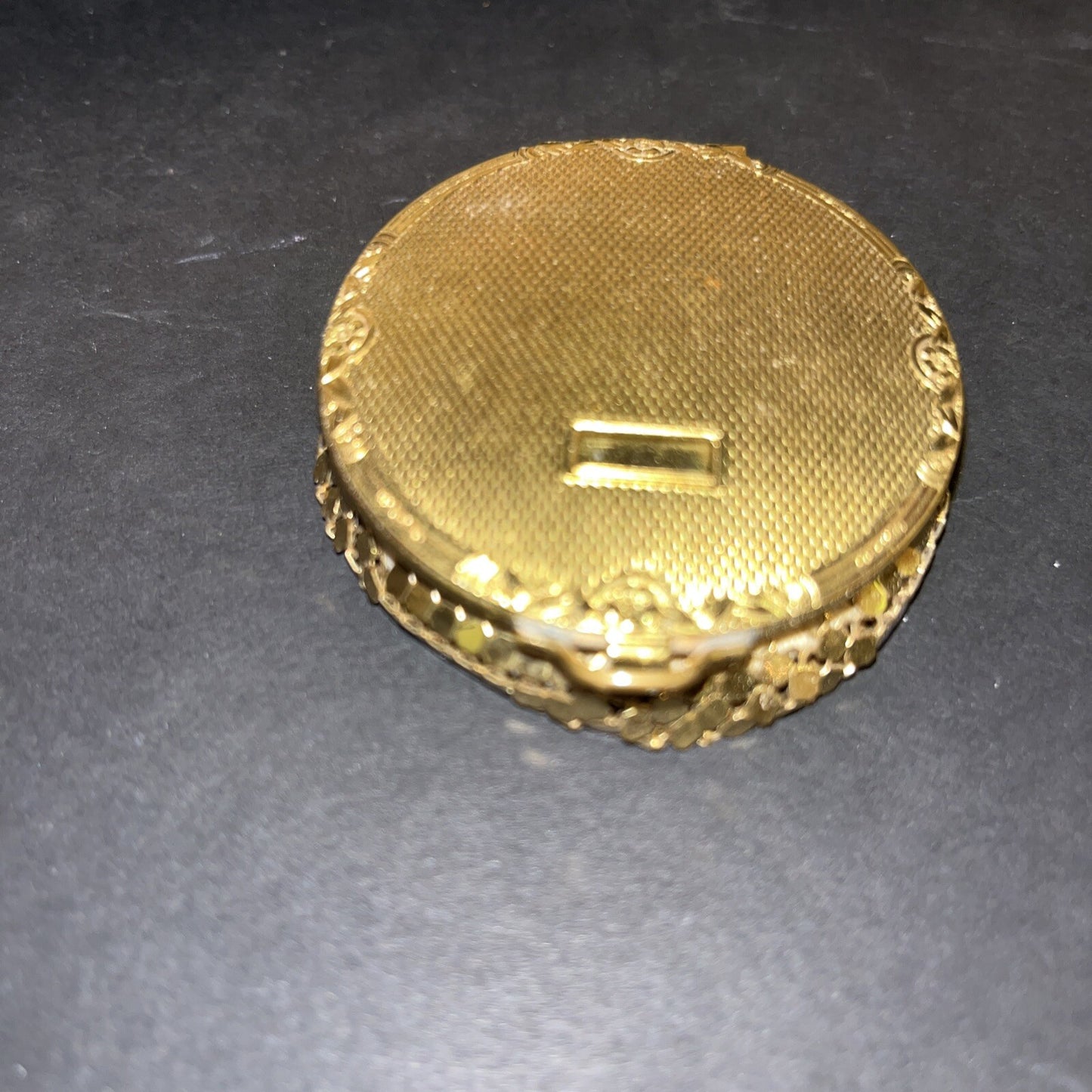 Rare Vintage Compact Gold Mesh 1950's Gold Tone Compact Powder/blush