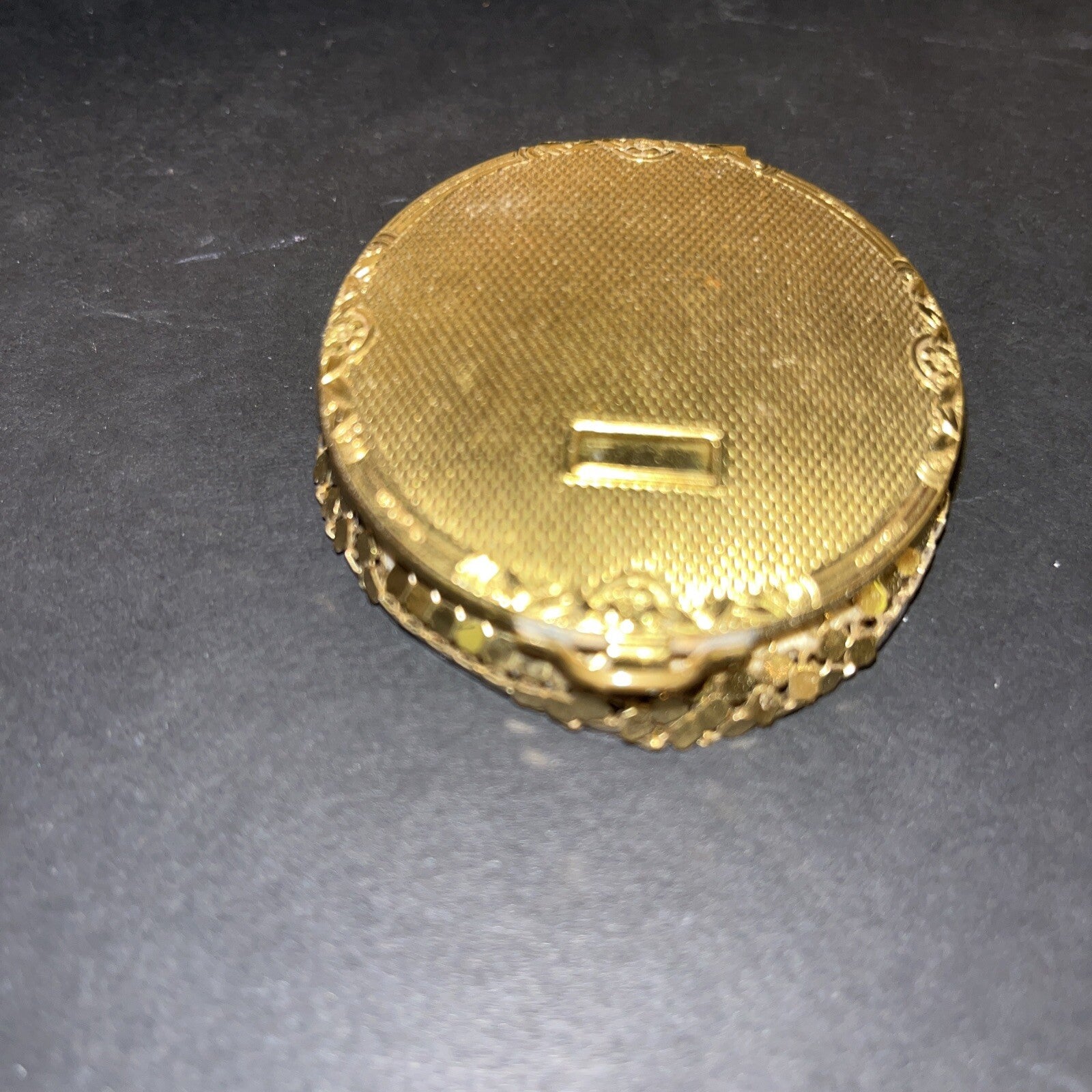 Rare Vintage Compact Gold Mesh 1950's Gold Tone Compact Powder/blush