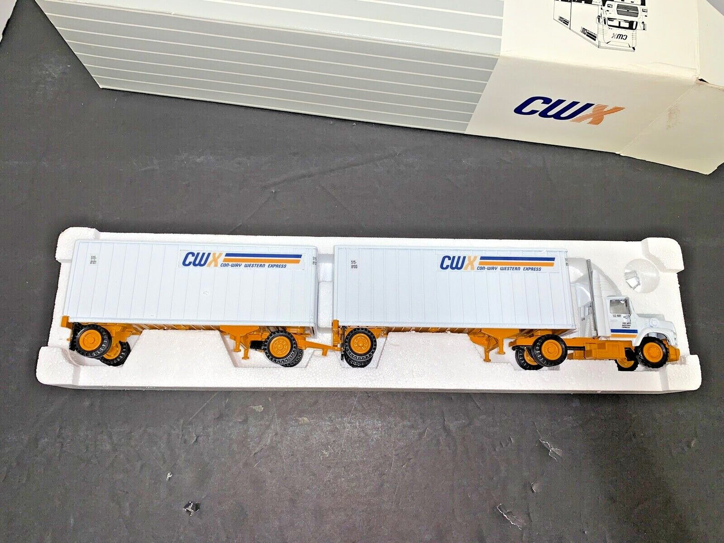 Con-way Western Express CWX 1/53 Scale Model Semi with Tandem Trailer