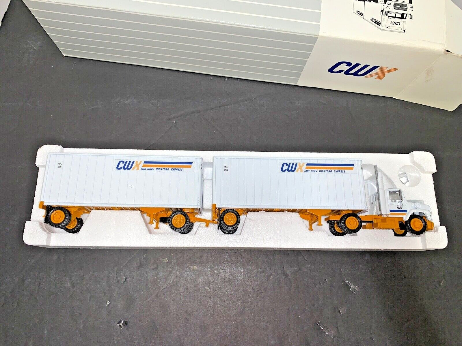 Con-way Western Express CWX 1/53 Scale Model Semi with Tandem Trailer
