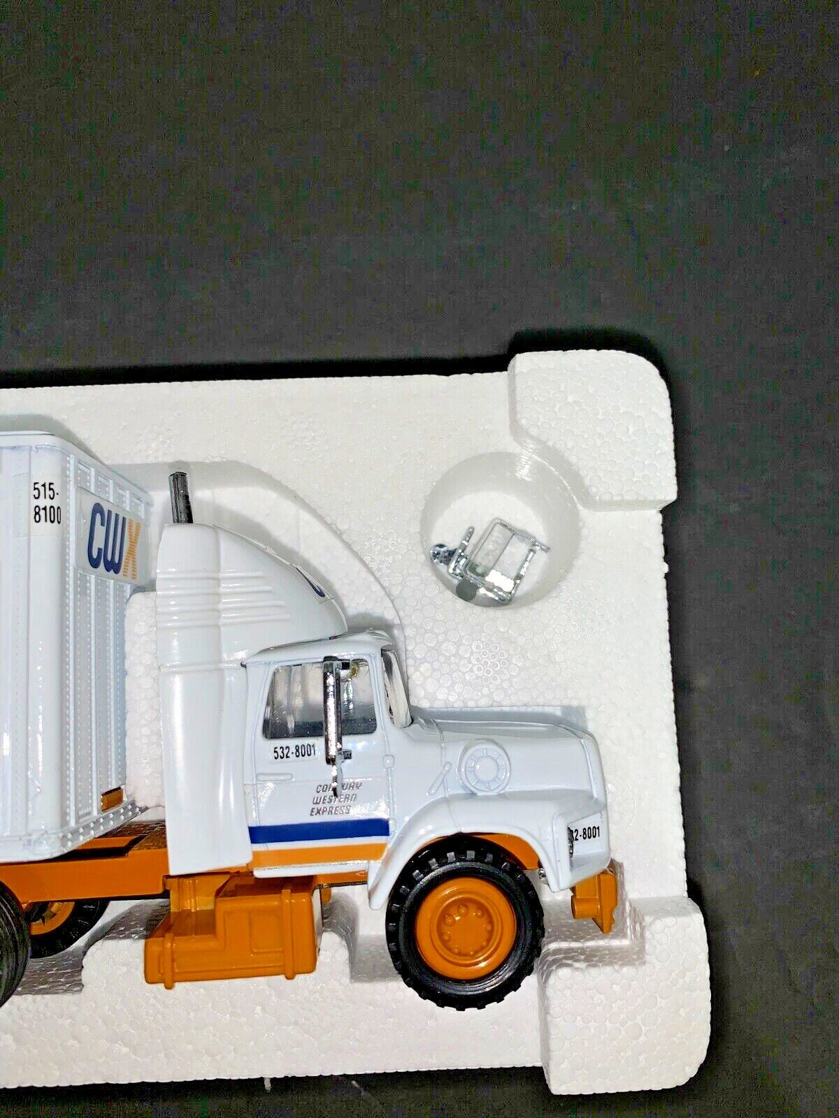 Con-way Western Express CWX 1/53 Scale Model Semi with Tandem Trailer