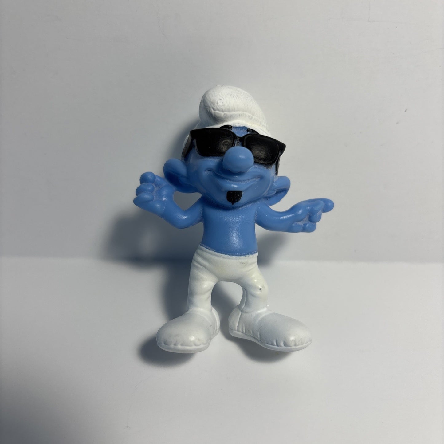 PEYO Smurf Smooth with Sunglasses & Goatee McDonalds Happy Meal Toy A2