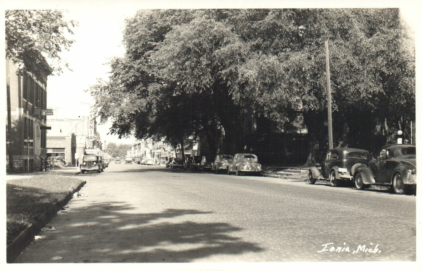 Real Photo Theatre Ionia MI Michigan Vintage Postcard old cars