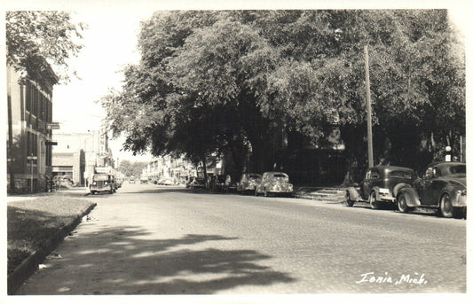 Real Photo Theatre Ionia MI Michigan Vintage Postcard old cars