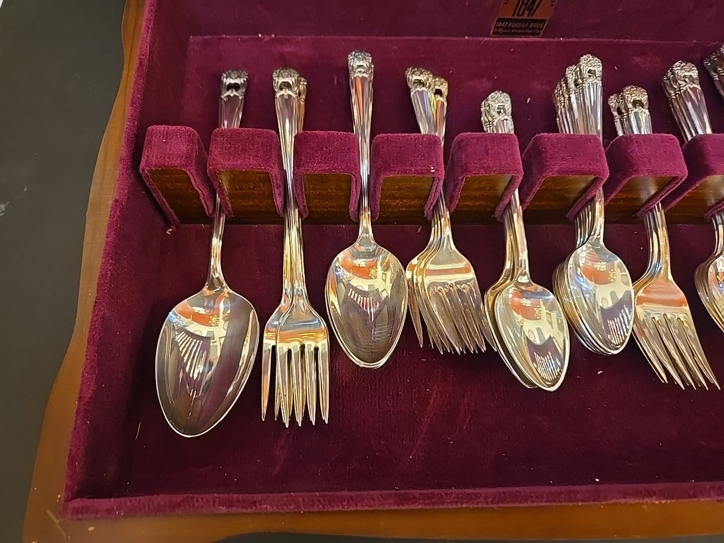 1847 Rogers Bros  Silverware "Eternally Yours"  Set of 52 pc With Storage Box IS