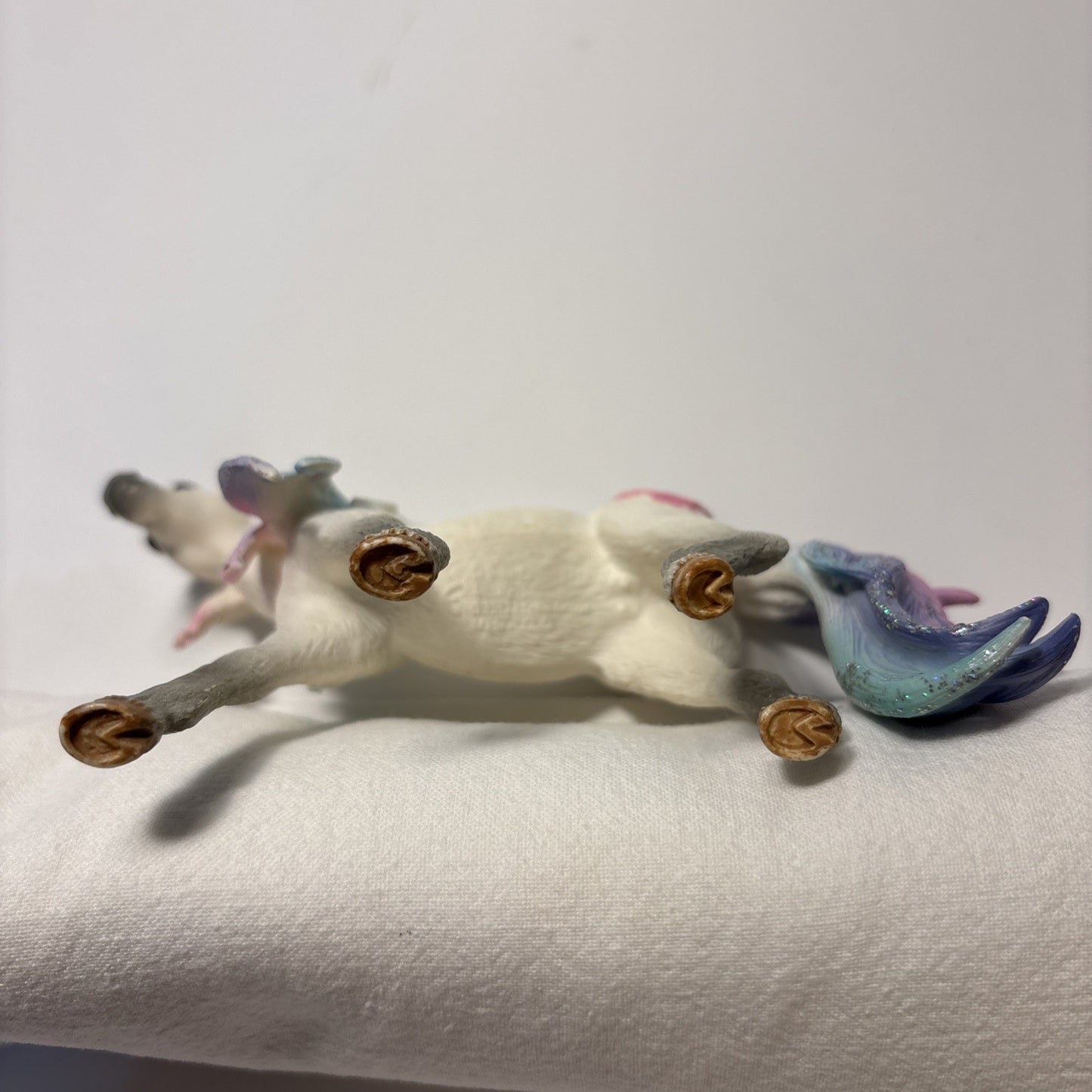 2017 Schleich Bayala Seashell Unicorn Mare Pastel & Glitter Mane & Tail Toy