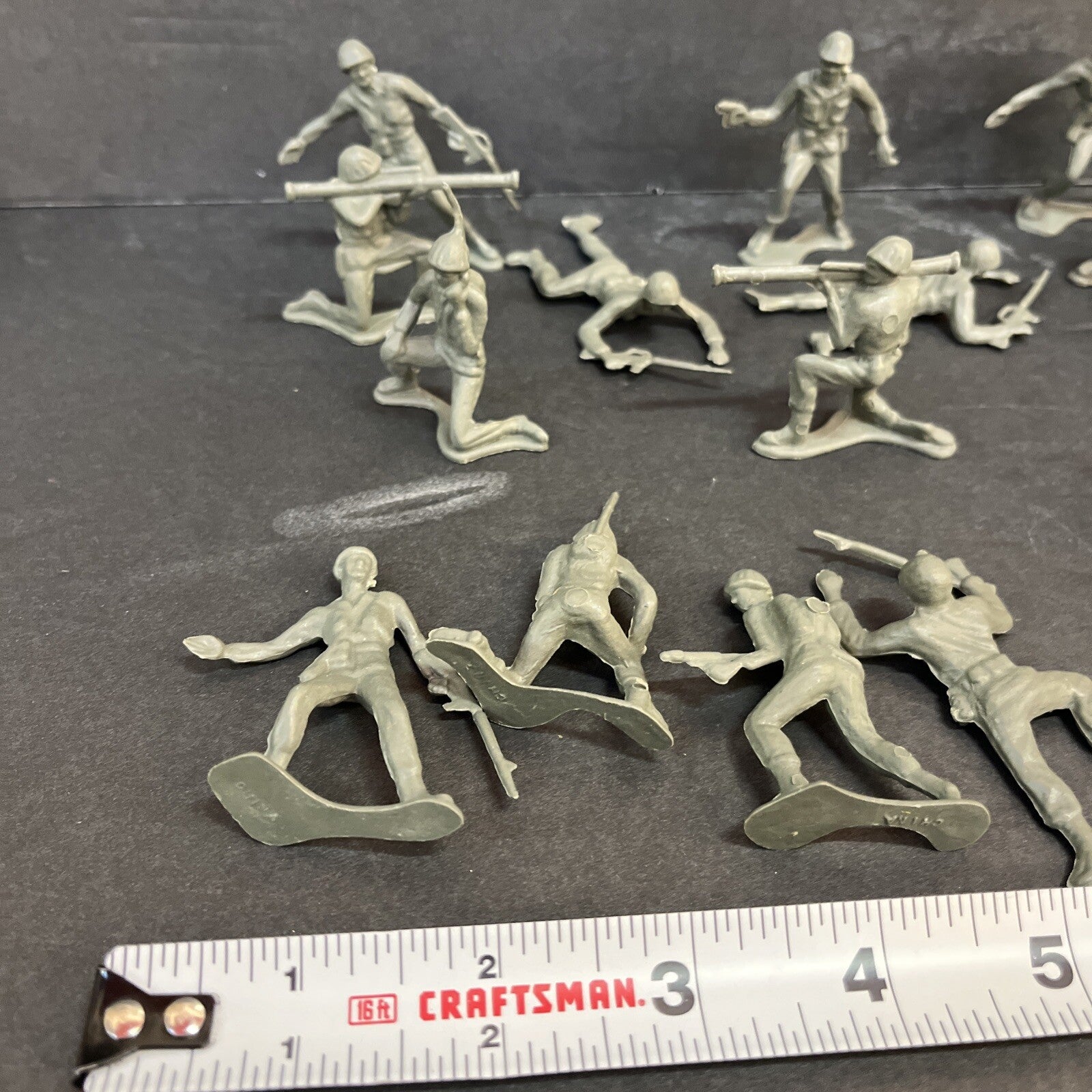 Lot of 30 Vintage 2" Green Plastic Toy Soldiers Army Men