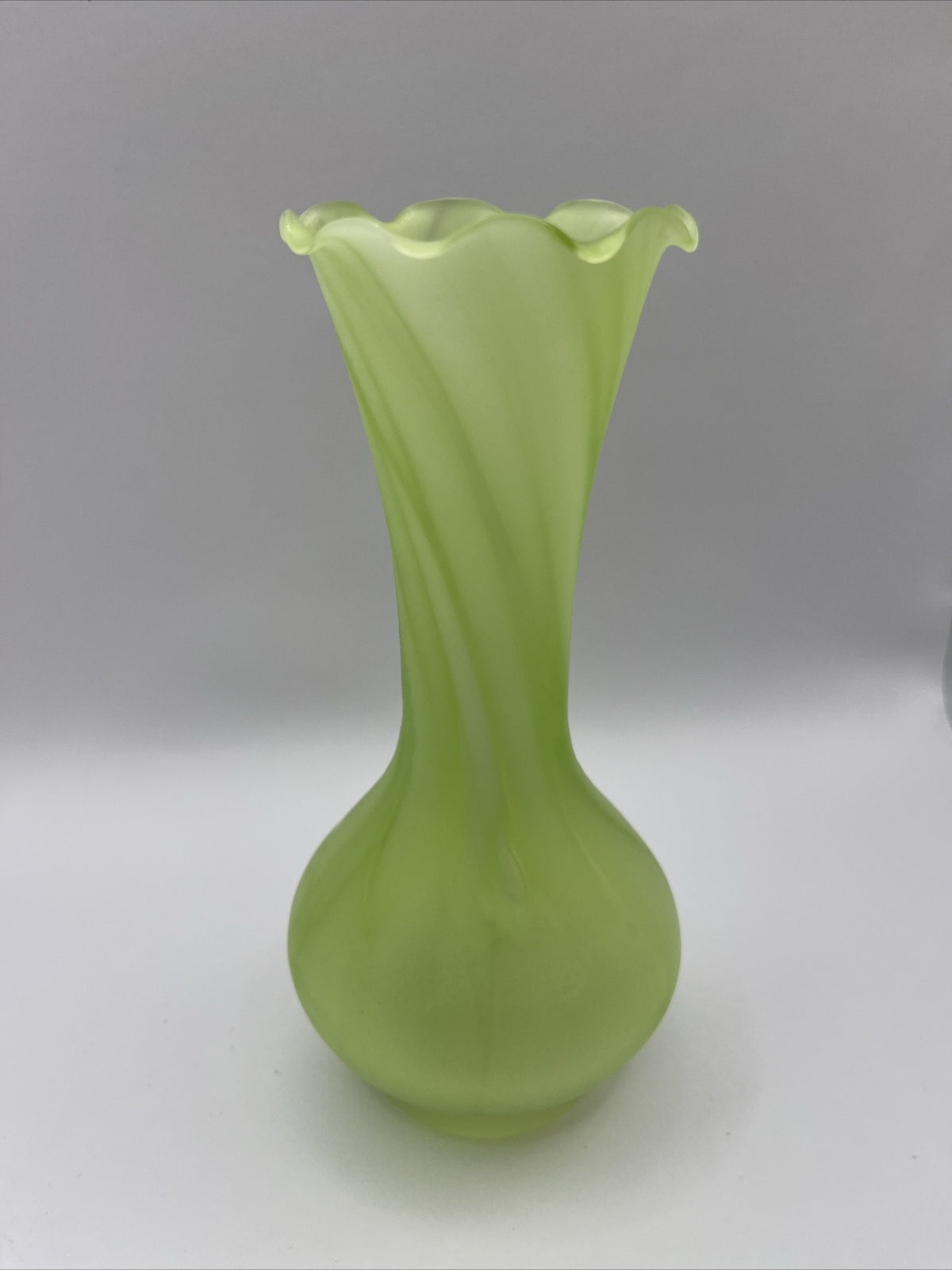 Vintage Green Frosted Swirl Fluted Trumpet Glass Bud Vase 6” Tall