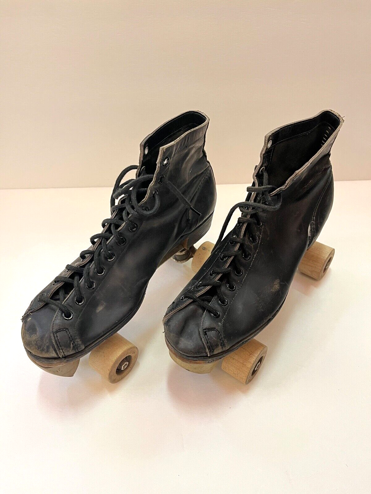 Vintage Roller Skate Ware Bros Black Leather Roller Skates Wood Wheels Box case
