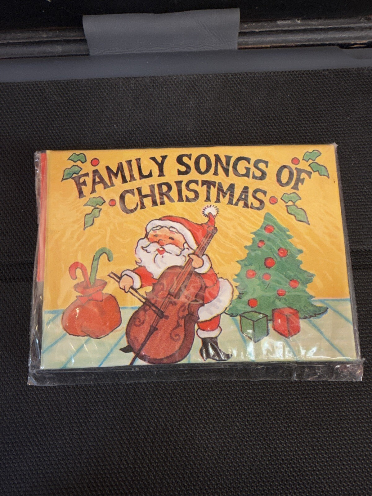 Vintage SSCO Christmas Carols Santa Mini Book Ornament 6 Songs 20 Pages Taiwan
